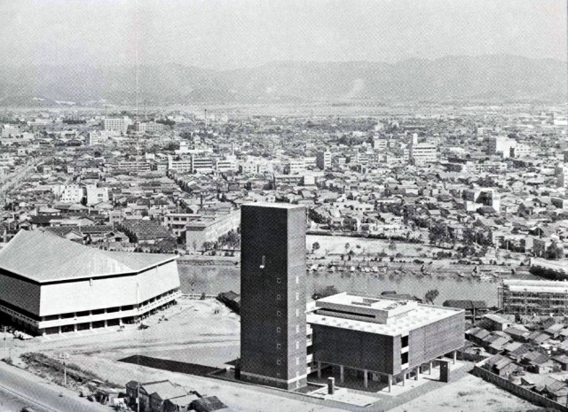 開館当初（1964年）の福岡県文化会館と福岡市民会館